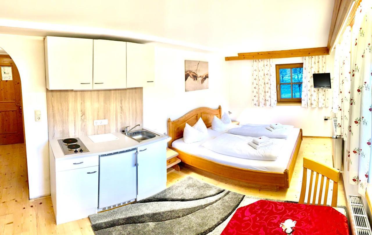 Gutshof Zum Schluxen Apartment Pinswang Ngoại thất bức ảnh